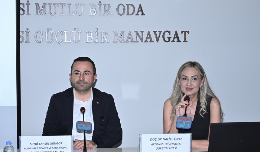(Sabaha) Manavgat'ta topraksız tarımla çilek yetiştiriciliği anlatıldı