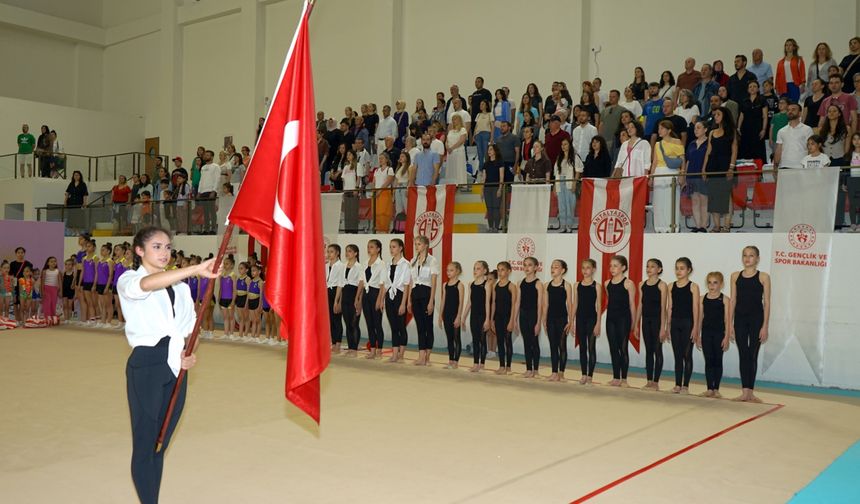 Uluslararası Golden Sun Ritmik Cimnastik Turnuvası, Antalya'da başladı