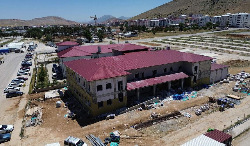 Afşin'de Sağlık İstasyonu Binası Yükseliyor