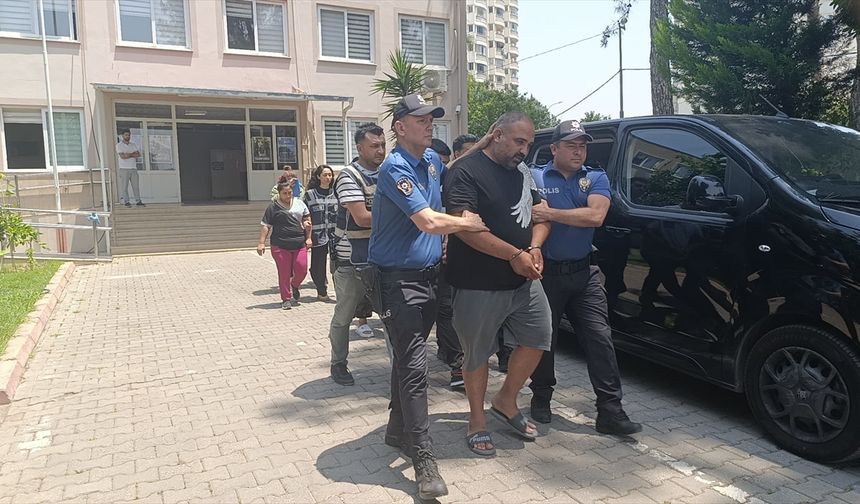 Adana'da dolandırıcılık operasyonunda yakalanan 7 zanlıdan 4'ü tutuklandı