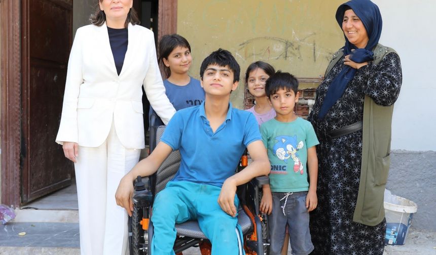 Adana'da tekerlekli sandalyesi çalınan engelli çocuğa AK Parti'den destek