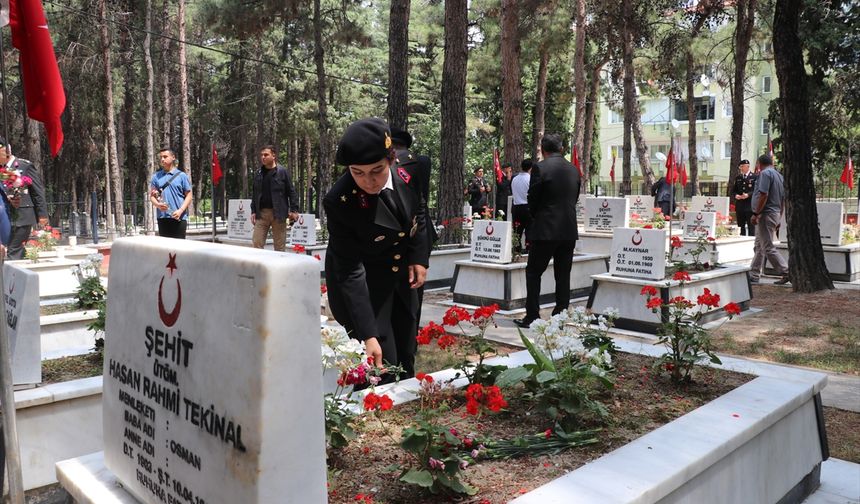 Burdur'da jandarmadan şehitlik ziyareti