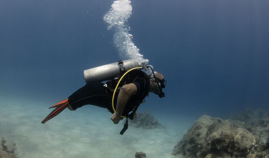 Engelli dalış rekortmeni, turistlere Türkiye'nin su altı güzelliklerini tanıtıyor
