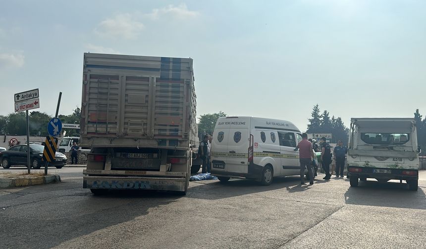 Hatay'da kamyonun çarptığı yaya hayatını kaybetti