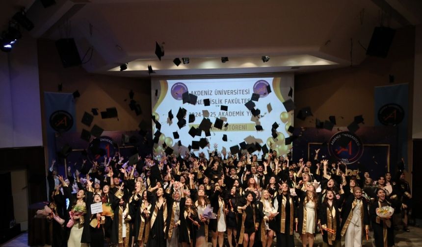 Akdeniz Üniversitesi’nde mühendisler mezun oldu