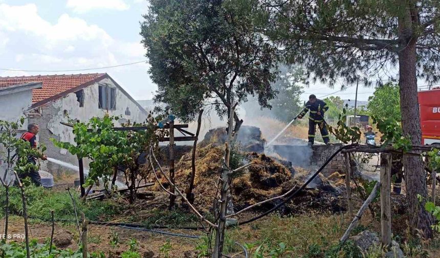 Burdur’da 1 ton saman balyası yandı