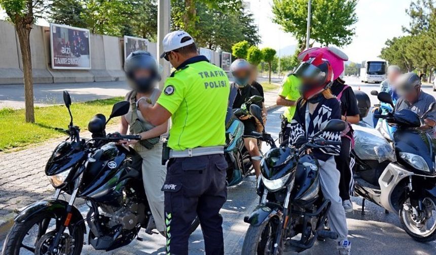 Isparta’da trafik uygulamasında 10 araca ceza kesildi