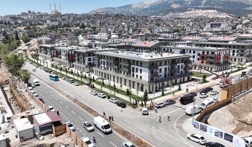 Bakan Kurum, yeniden inşa edilen Azerbaycan Mahallesi ve Ebrar Sitesi'nin görüntülerini paylaştı