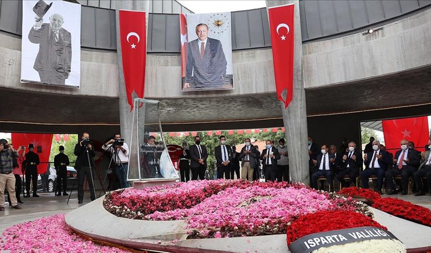 Dokuzuncu Cumhurbaşkanı Süleyman Demirel mezarı başında anıldı
