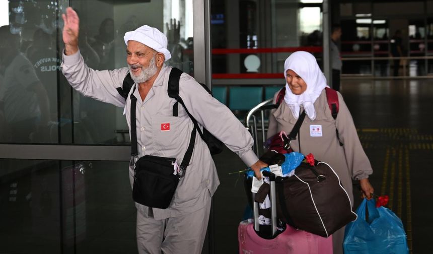 İlk hacı kafilesi yurda döndü
