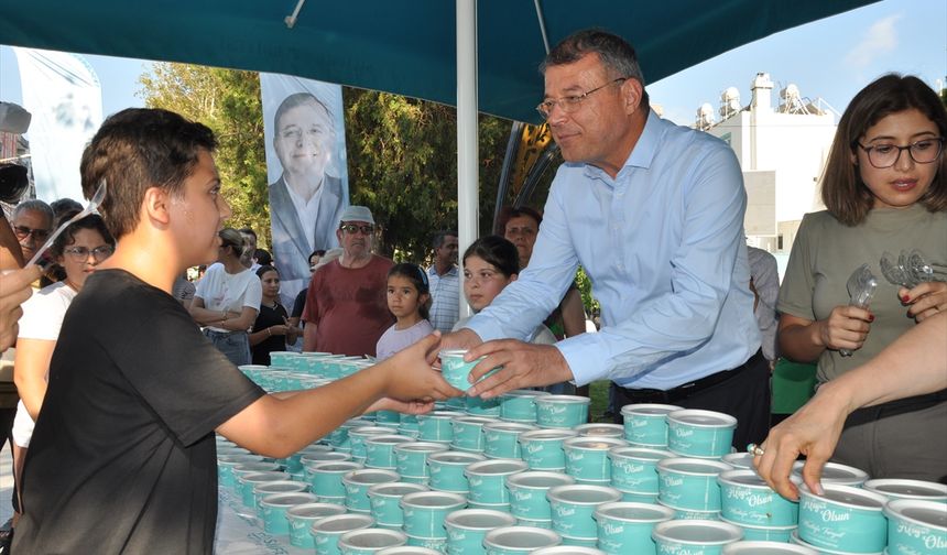 Silifke'de vatandaşlara aşure ikram edildi