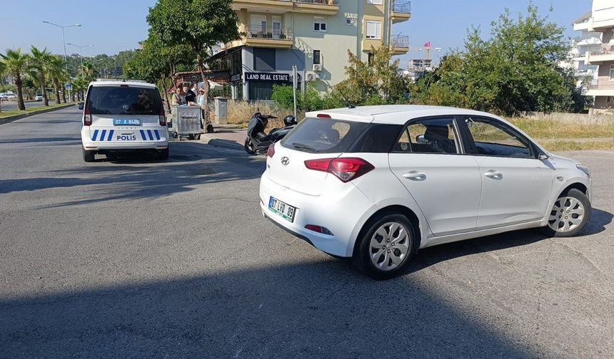 Manavgat’ta otomobil ile çarpışan motosikletli yaralandı