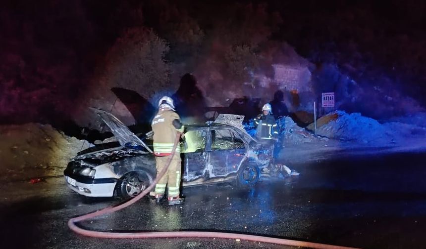 Antakya'da 2 ayrı otomobilde çıkan yangın söndürüldü