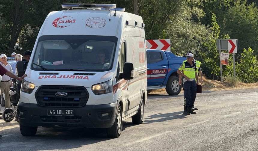 Yolun Karşısına Geçen Yayalara Otomobil Çarptı: 2 Ölü, 3 Yaralı