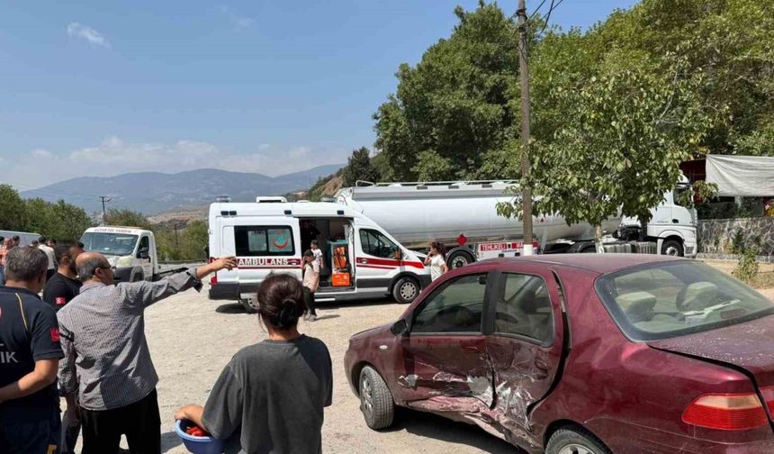 Osmaniye’de otomobillerin çarpıştığı kazada 3 kişi yaralandı