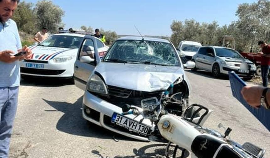 Otomobille çarpışan motosiklet sürücüsü yaralandı