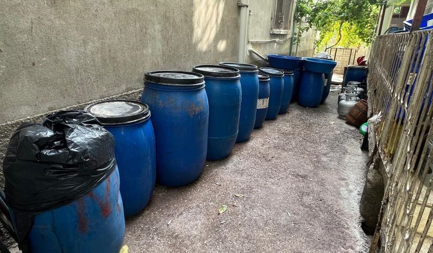 Adana'da 3 bin 650 litre sahte içki ele geçirildi