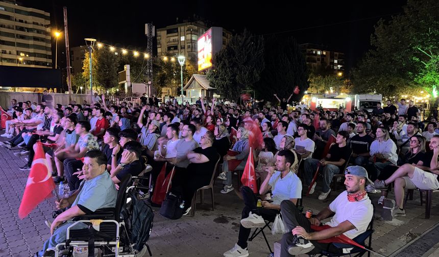 Gaziantep ve çevre illerde Türkiye-Almanya EuroBasket 2025 final maçı dev ekrandan izlendi