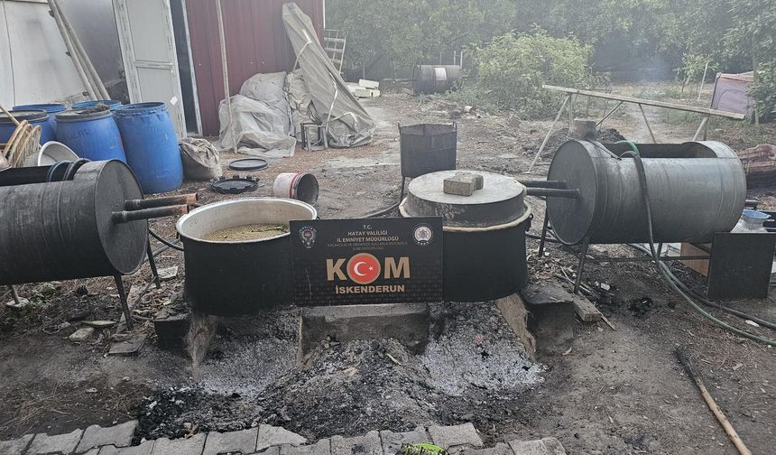 Hatay'da 2 bin 940 litre sahte içki ele geçirildi