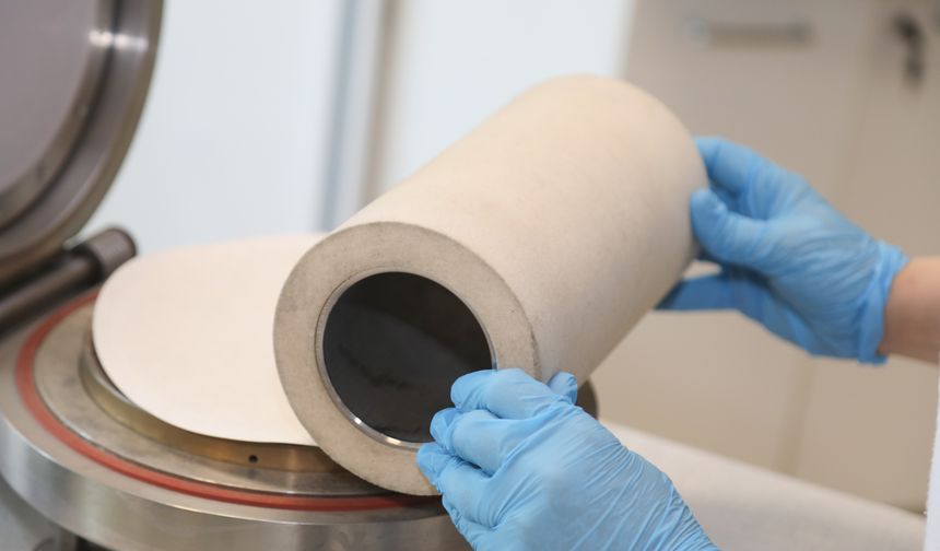Kağıt atıklarından üretilen saksı, plastik fidan poşetine alternatif olacak