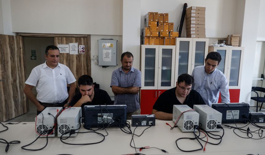 Mersin'de yerli çip tasarlayan öğrenciler TEKNOFEST'te birincilik istiyor