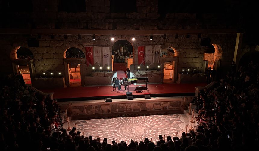 Piyanist Anjelika Akbar, Kibyra Antik Kenti'nde müzikseverlerle buluştu