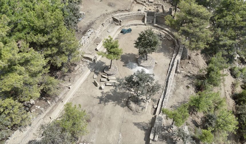 Syedra Antik Kenti'nde 1800 yıllık stadyum gün yüzüne çıkarıldı