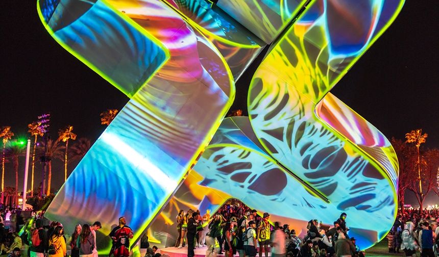 Trendyol Sanat, Güvenç Özel'in 'Neuroflux' eserini Contemporary Istanbul'da sanatseverlerle buluşturuyor