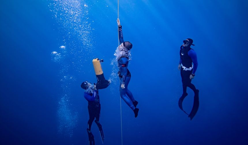 Şahika Ercümen, değişken ağırlık paletsiz dalışta dünya rekorunu geliştirdi