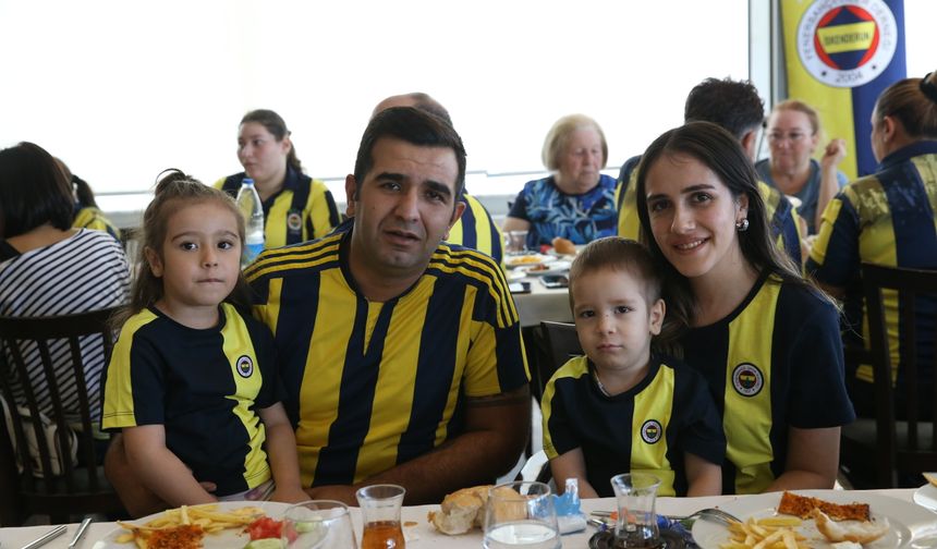 Hatay'da kanseri yenen Fenerbahçeli çocuk için gökyüzüne balonlar bırakıldı