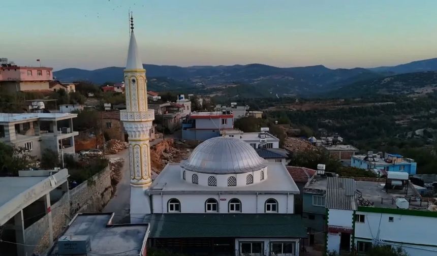 Depremin ardından inşa edilen 105. cami ibadete açıldı