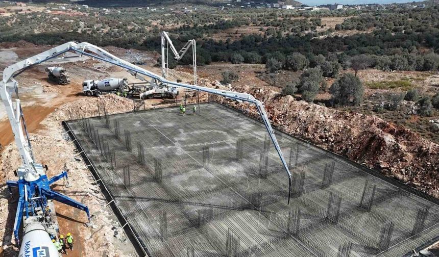 Hatay Büyükşehir Belediyesi, Yukarıokçular Mahallesi’nde çok amaçlı salon inşaatına başladı