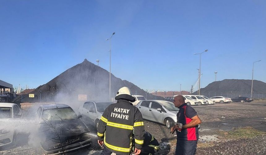 İskenderun’da park halindeki otomobil yandı