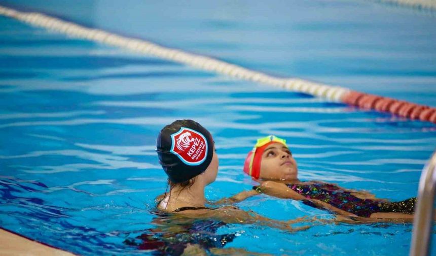 Kepez’de yüzme keyfi kışın da devam ediyor