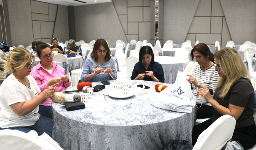 Adana'da 'İlmek İlmek Kadın Gücü Örgü Festivali' düzenlendi