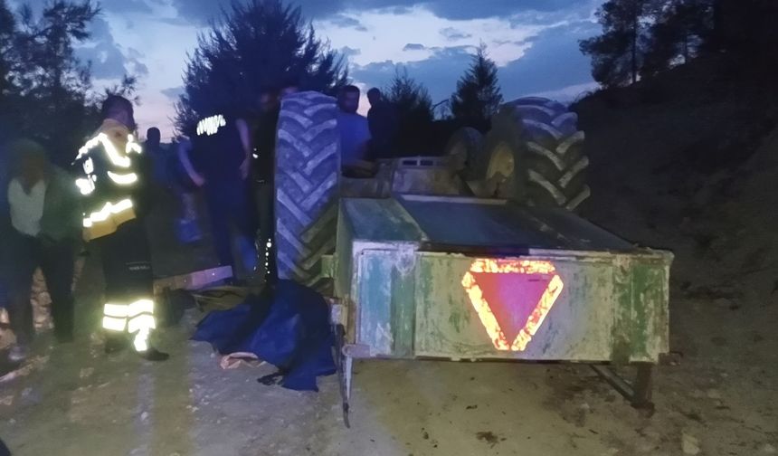 Burdur'da devrilen traktörün sürücüsü hayatını kaybetti