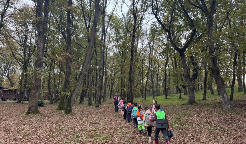 Doğa sevdasını öğrencilerinde çevre bilincine dönüştürüyor