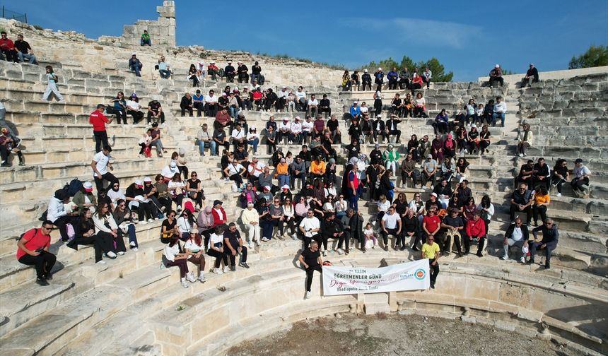 Kumluca'da 24 Kasım Öğretmenler Günü dolayısıyla doğa yürüyüşü yapıldı