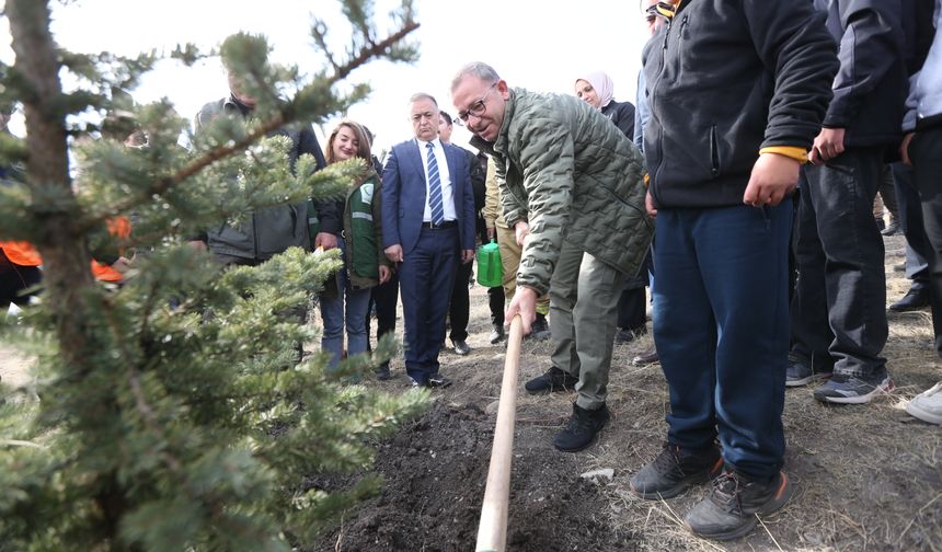 Milli Ağaçlandırma Günü'nde Erzurum ve çevre illerde fidanlar toprakla buluşturuldu