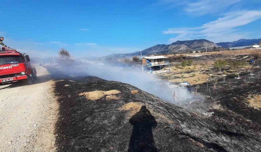 Bucak’ta arazi yangını itfaiye ekiplerince söndürüldü