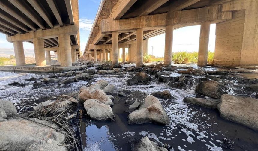 Fabrika Atıkları Çevreyi Kirletiyor, Zehirli Sular Sır Barajı’na Ulaşıyor