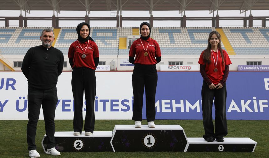 Burdur'da Mehmet Akif Ersoy'u Anma Haftası kapsamında düzenlenen spor turnuvaları tamamlandı