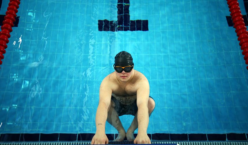 Down sendromlu yüzücü Mehmet, milli formaya kavuşmak için kulaç atıyor