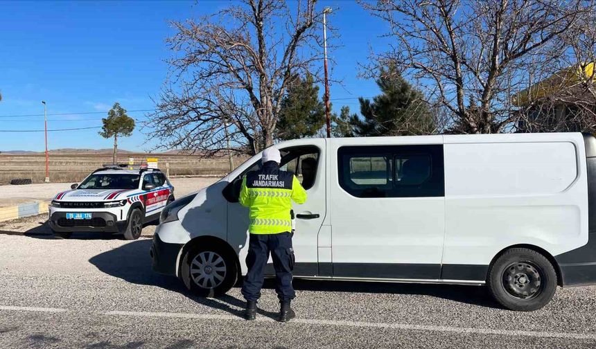 Burdur'da jandarmadan trafik denetimi: 502 araç ve sürücüsüne para cezası