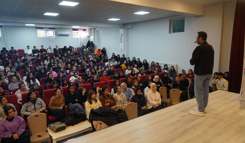 Pusula Maraş’tan Gençlere Sınav Yolculuğunda Destek; Gri Koç Bu Kez Pazarcık’ta