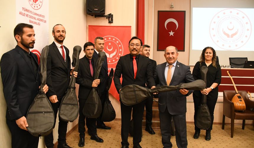 Antalya'da 'Ay Yıldız Türk Halk Müziği Korosu' kuruldu