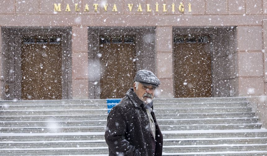 Malatya'da kar yağışı nedeniyle motosiklet trafiği yasaklandı