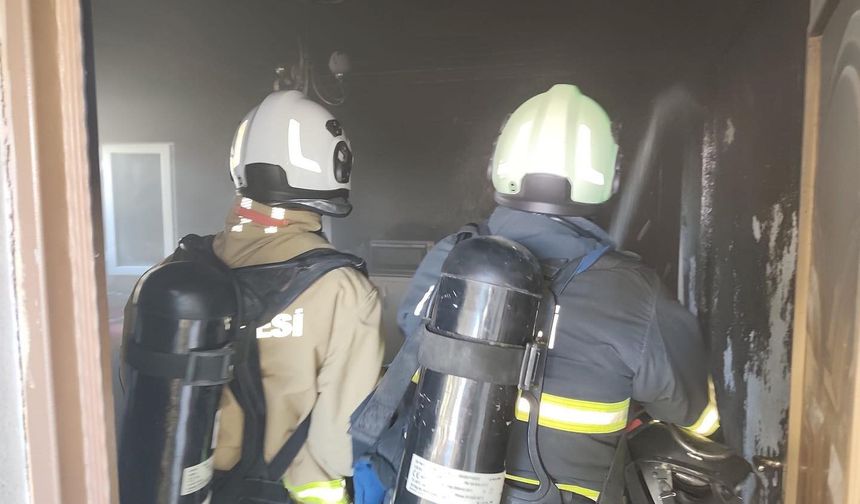 Defne'de yanan ev kullanılmaz hale geldi