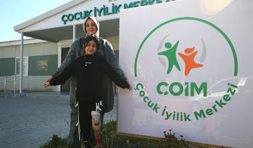 Enkazdan 117 saat sonra kurtarılan Zeliha, öğretmenlik hayaline protez bacakla ilerliyor