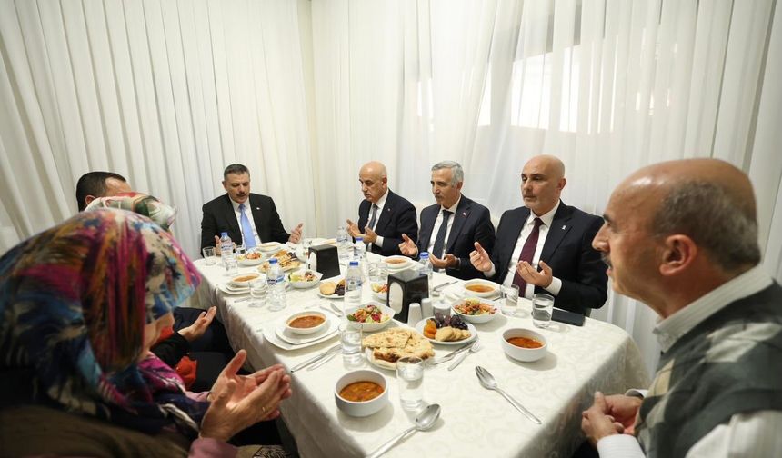 Bakan Çiftçi, Kahramanmaraş’ta Depremzedelerle İlk İftarını Paylaştı
